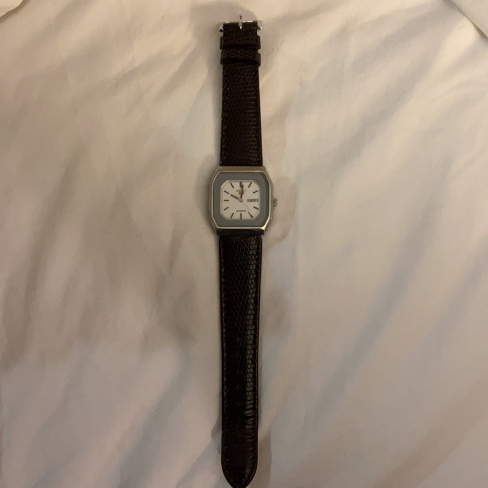 Seiko unisex watch with premium brown lizard band. - Picture 3 of 5